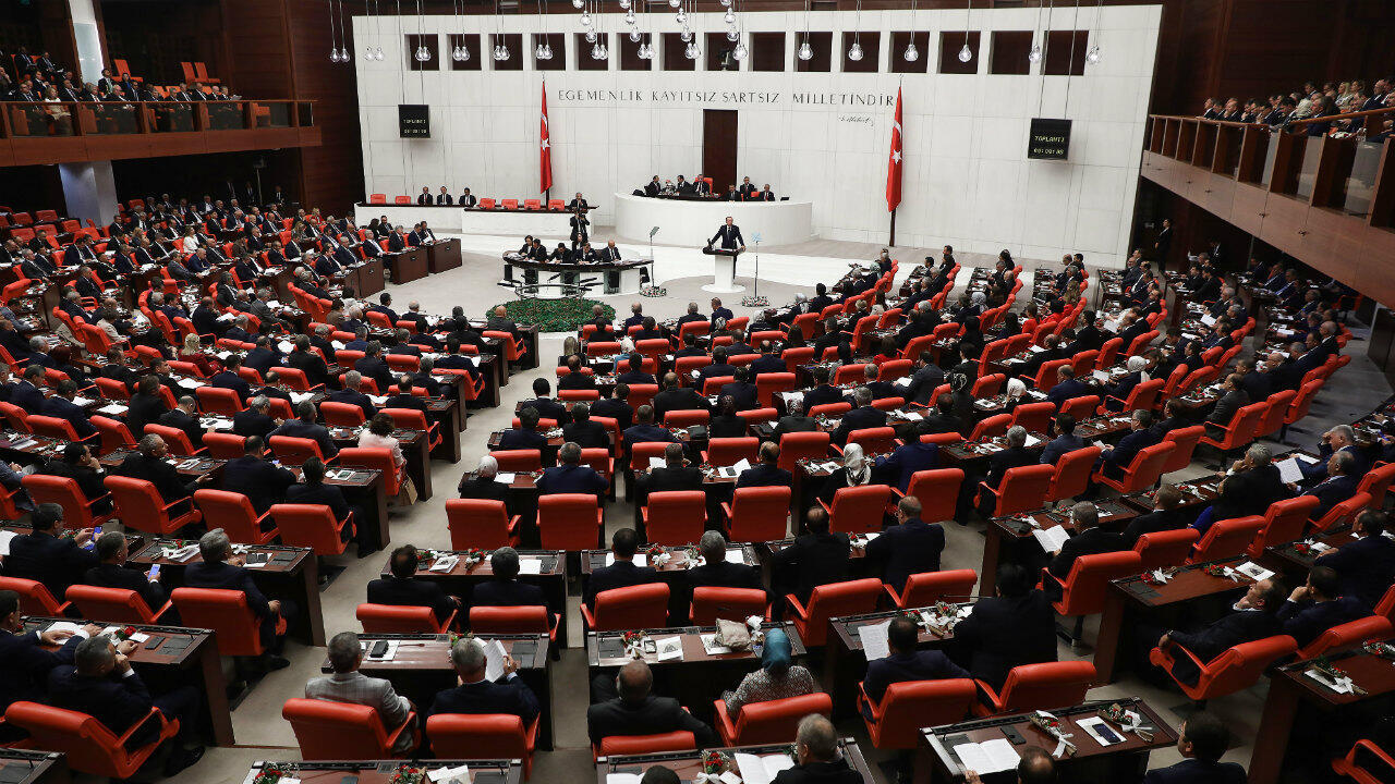 Turkish parliament approves sending troops to Libya